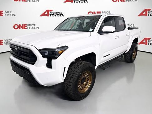 Certified 2025 Toyota Tacoma SR5 AWD/4WD image 3