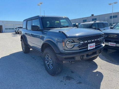 New 2025 Ford Bronco Badlands image 2