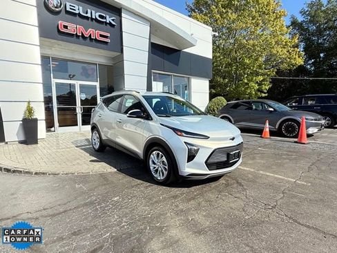 Used 2023 Chevrolet Bolt EUV LT image 4