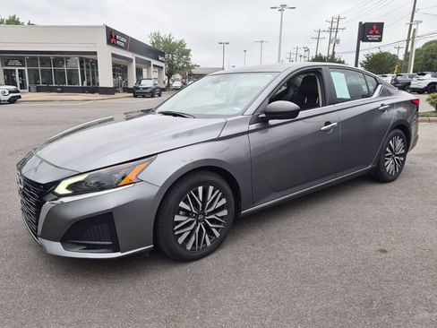 Used 2024 Nissan Altima 2.5 SV FWD image 7