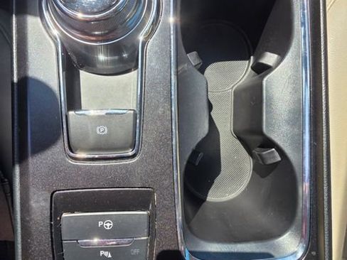 Used 2017 Ford Fusion SE w/ Fusion SE Technology Package FWD image 14