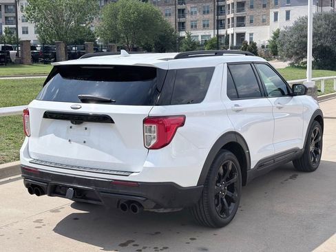 Used 2020 Ford Explorer XLT w/ Equipment Group 202A RWD image 4