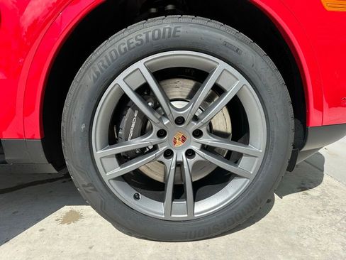 Used 2025 Porsche Cayenne E-Hybrid image 41