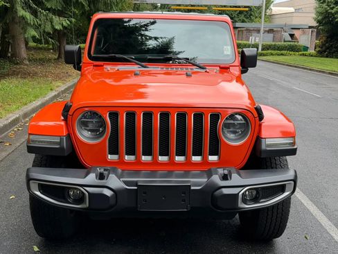 Used 2018 Jeep Wrangler Unlimited Sahara AWD/4WD image 9