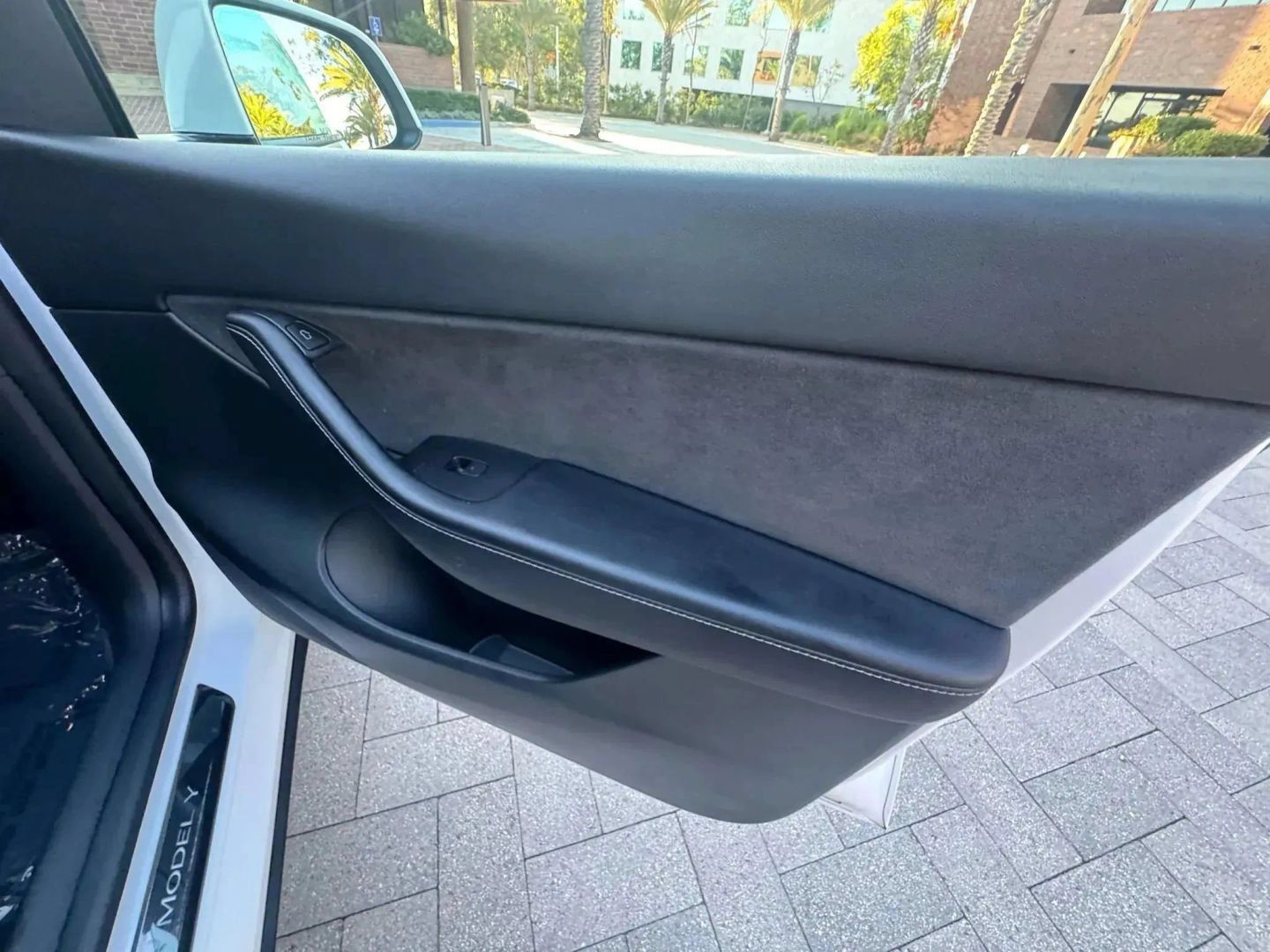 Used 2022 Tesla Model Y Long Range AWD/4WD image 23