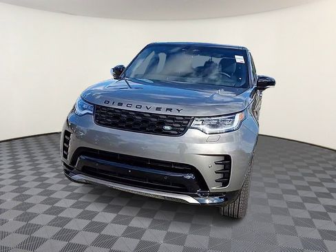 Used 2024 Land Rover Discovery Dynamic SE image 3