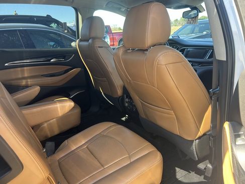 Used 2018 Buick Enclave Essence image 11