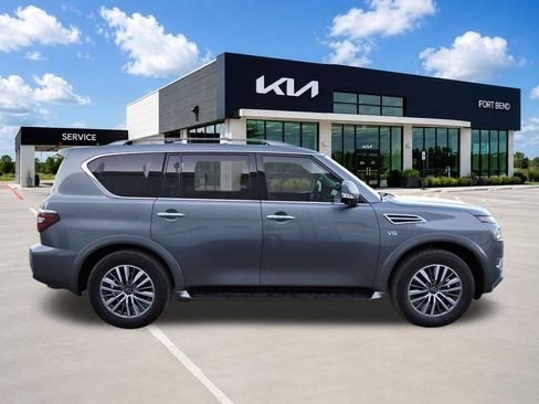 Used 2021 Nissan Armada SL w/ Captain's Chairs Package RWD image 4