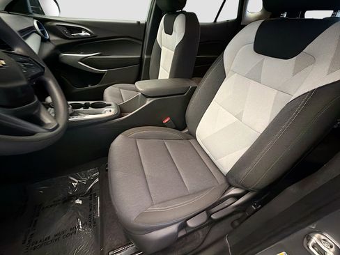 Used 2025 Chevrolet Trax LS w/ Driver Confidence Package FWD image 11