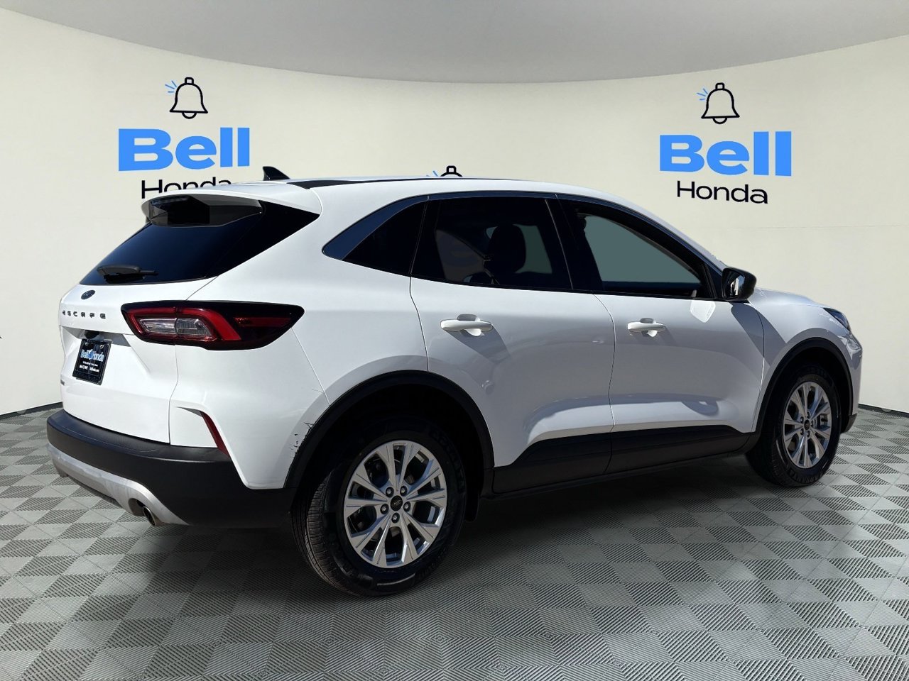 Used 2023 Ford Escape Active FWD image 4