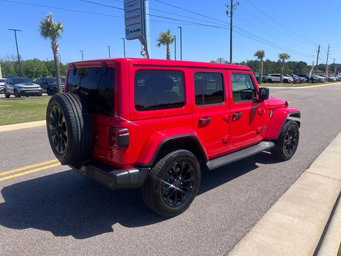 Certified 2025 Jeep Wrangler Unlimited Sahara AWD/4WD image 6