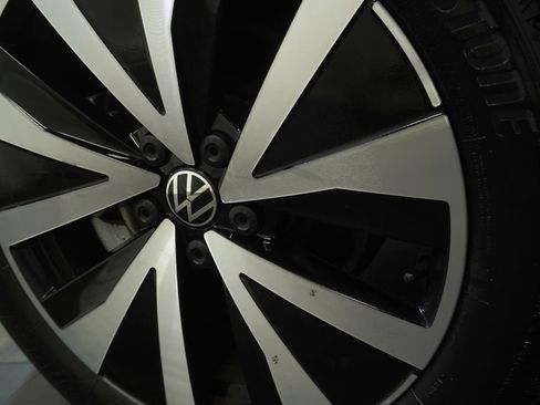 Used 2023 Volkswagen Taos SE FWD image 8