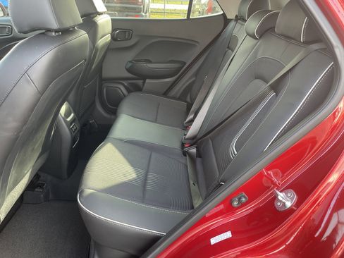 Used 2024 Hyundai Venue Limited image 33