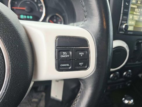 Used 2015 Jeep Wrangler Unlimited Sahara image 23