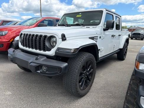 Used 2025 Jeep Gladiator Sport AWD/4WD image 1