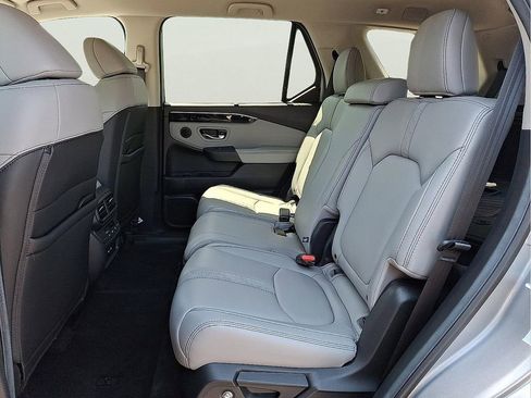 Used 2025 Honda Pilot EX-L image 18