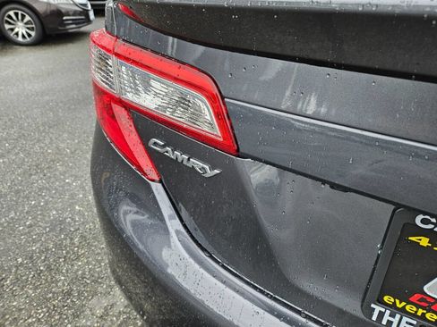 Used 2012 Toyota Camry SE w/ Leather Pkg FWD image 10