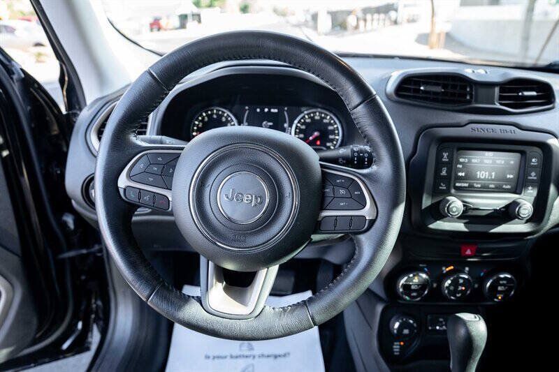 Used 2017 Jeep Renegade Latitude w/ Popular Equipment Group AWD/4WD image 11