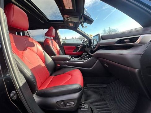 Used 2023 Toyota Highlander XSE image 30