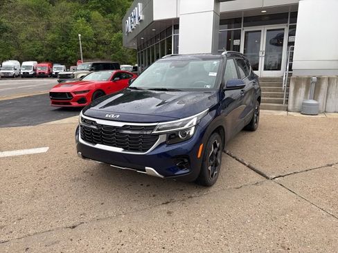 Used 2024 Kia Seltos EX AWD/4WD image 3