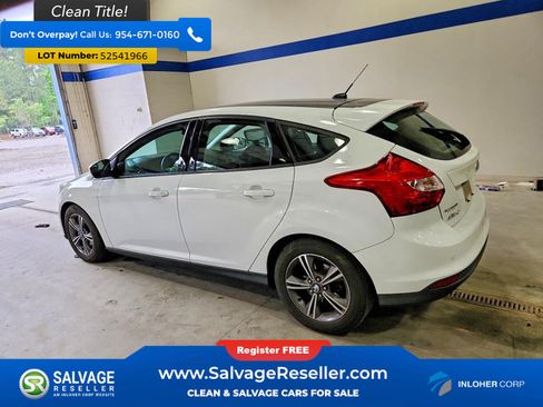 Used 2014 Ford Focus SE w/ SE Sport Package FWD image 3