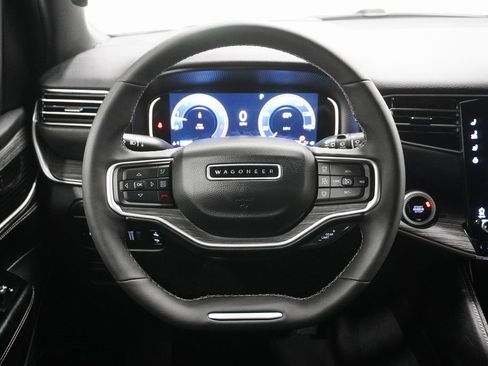 Used 2024 Jeep Wagoneer Series III w/ Flexible Seating Group image 22