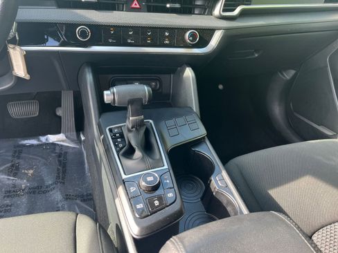 Used 2025 Kia Sportage LX image 36