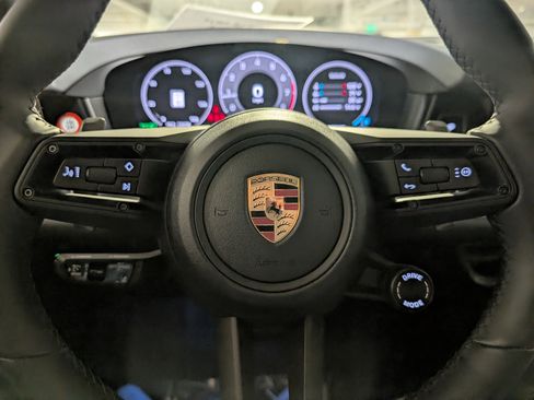 Used 2025 Porsche Cayenne image 30