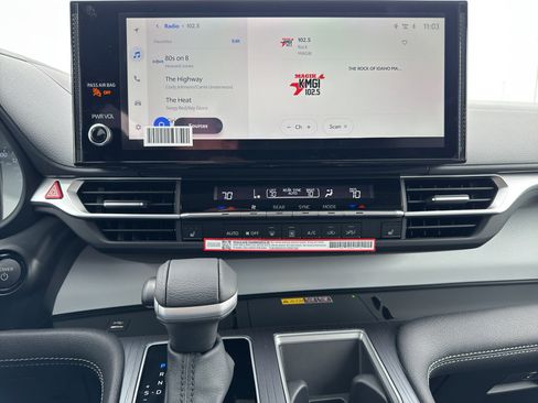 New 2026 Toyota Sienna XLE AWD/4WD image 18