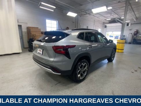 Certified 2024 Chevrolet Trax LT FWD image 10