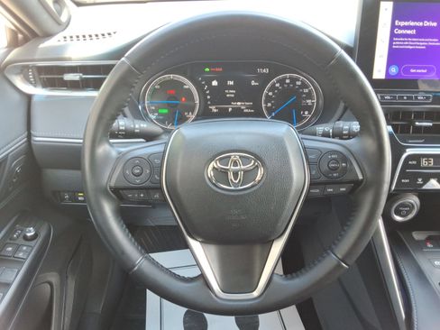 Used 2023 Toyota Venza XLE AWD/4WD image 11