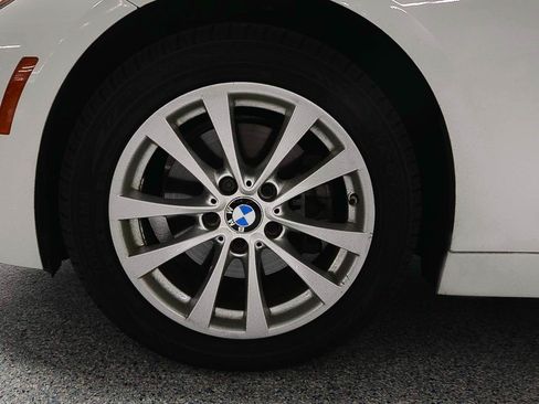 Used 2017 BMW 320i Sedan RWD image 5