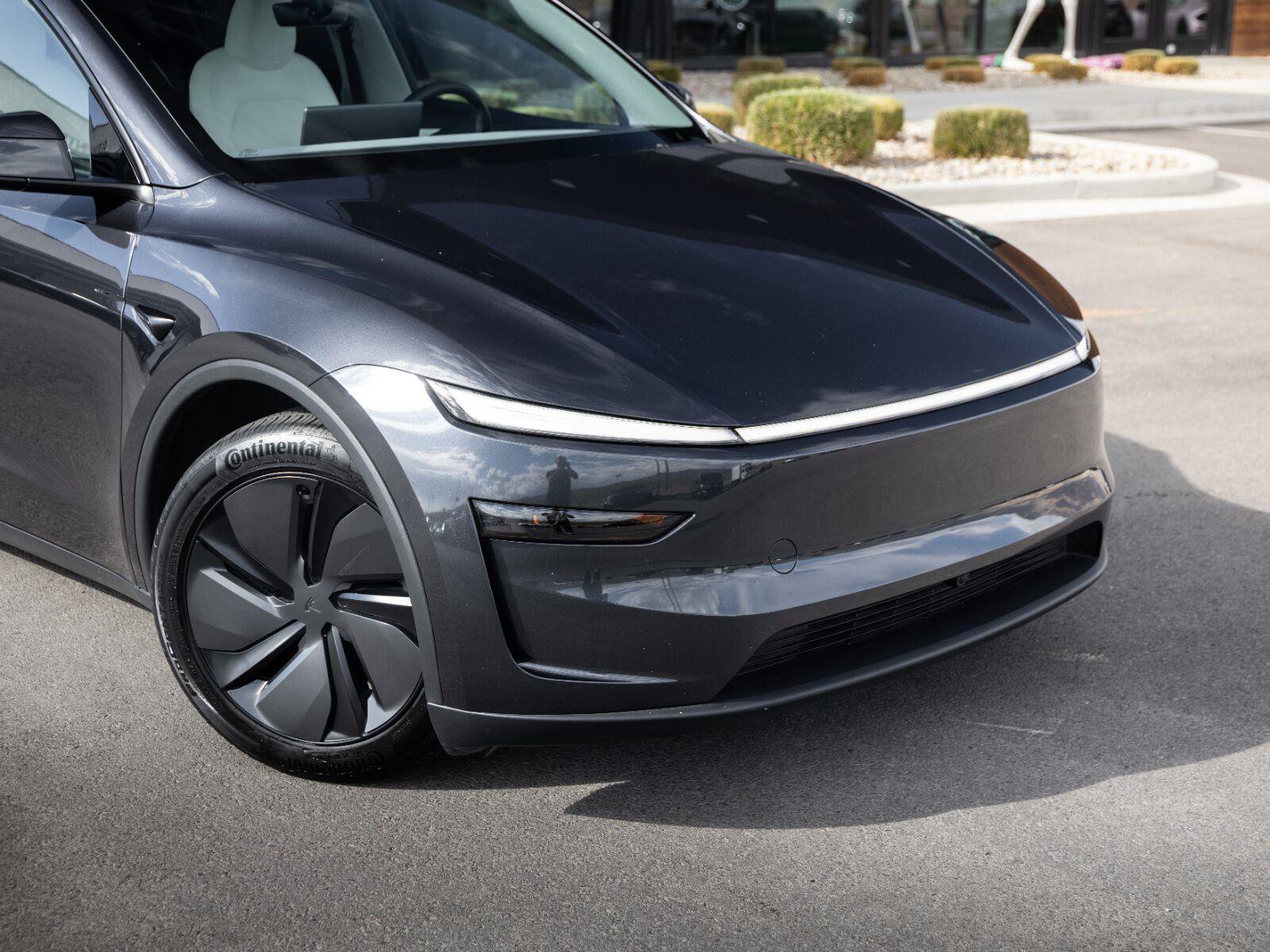 Used 2026 Tesla Model Y AWD image 4