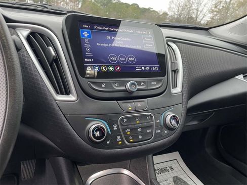Used 2025 Chevrolet Malibu LT image 23