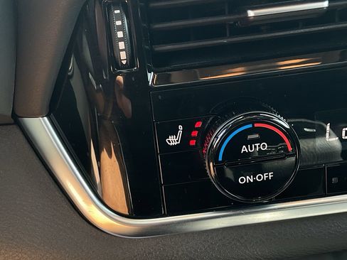 Used 2023 Nissan Rogue SL FWD image 33