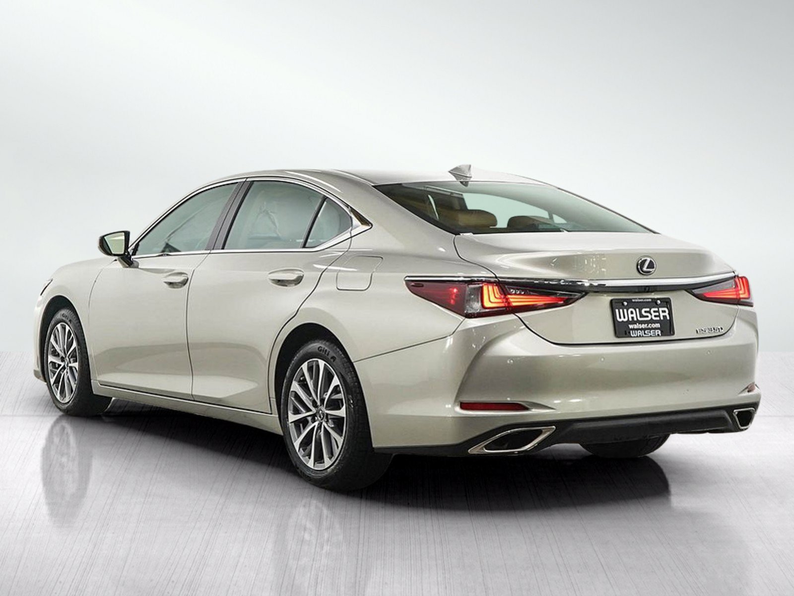 Used 2024 Lexus ES 350 w/ Premium Package FWD image 3