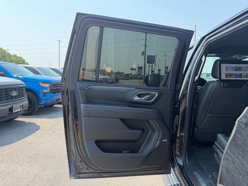 Used 2023 Chevrolet Suburban RST w/ Sport Performance Package AWD/4WD image 13