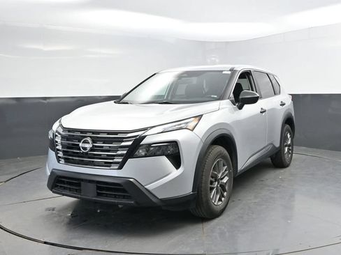 Used 2024 Nissan Rogue S FWD image 6