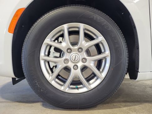 New 2026 Chrysler Pacifica Select image 10