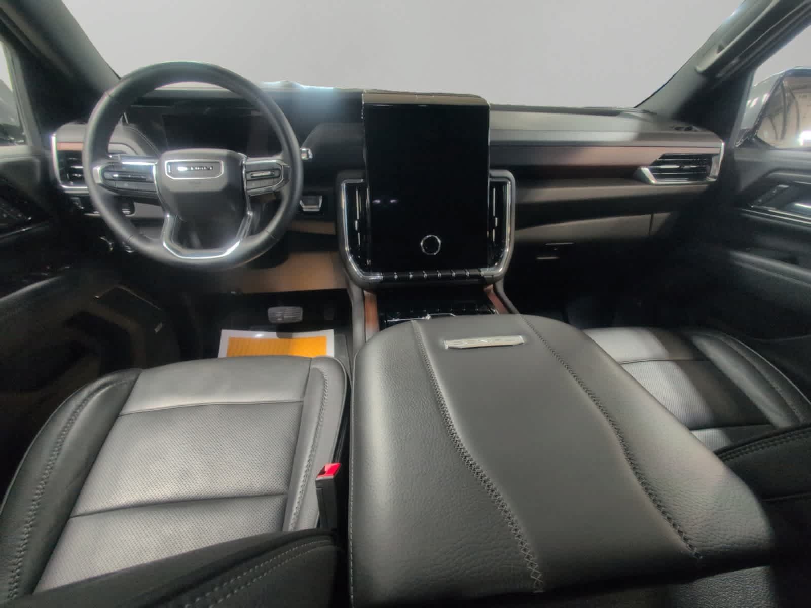 Used 2025 GMC Yukon XL Denali AWD/4WD image 10