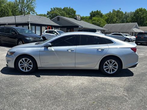 Used 2018 Chevrolet Malibu LT FWD image 2