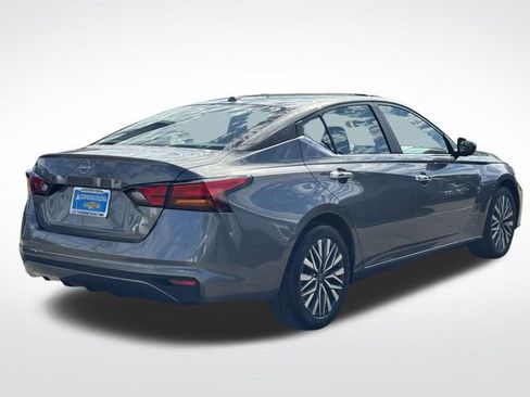 Used 2025 Nissan Altima 2.5 SV image 5