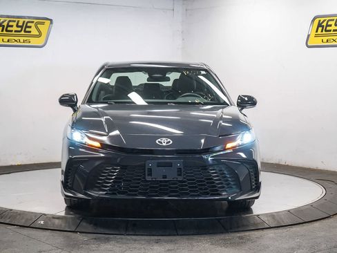 Used 2025 Toyota Camry SE image 6