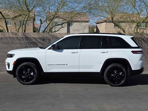 Used 2024 Jeep Grand Cherokee Limited w/ Luxury Tech Group II image 6