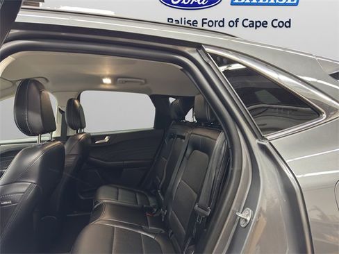Used 2022 Ford Escape Titanium image 11