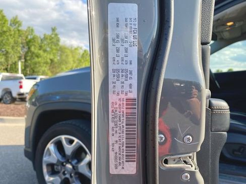 Used 2020 Jeep Compass Limited AWD/4WD image 32