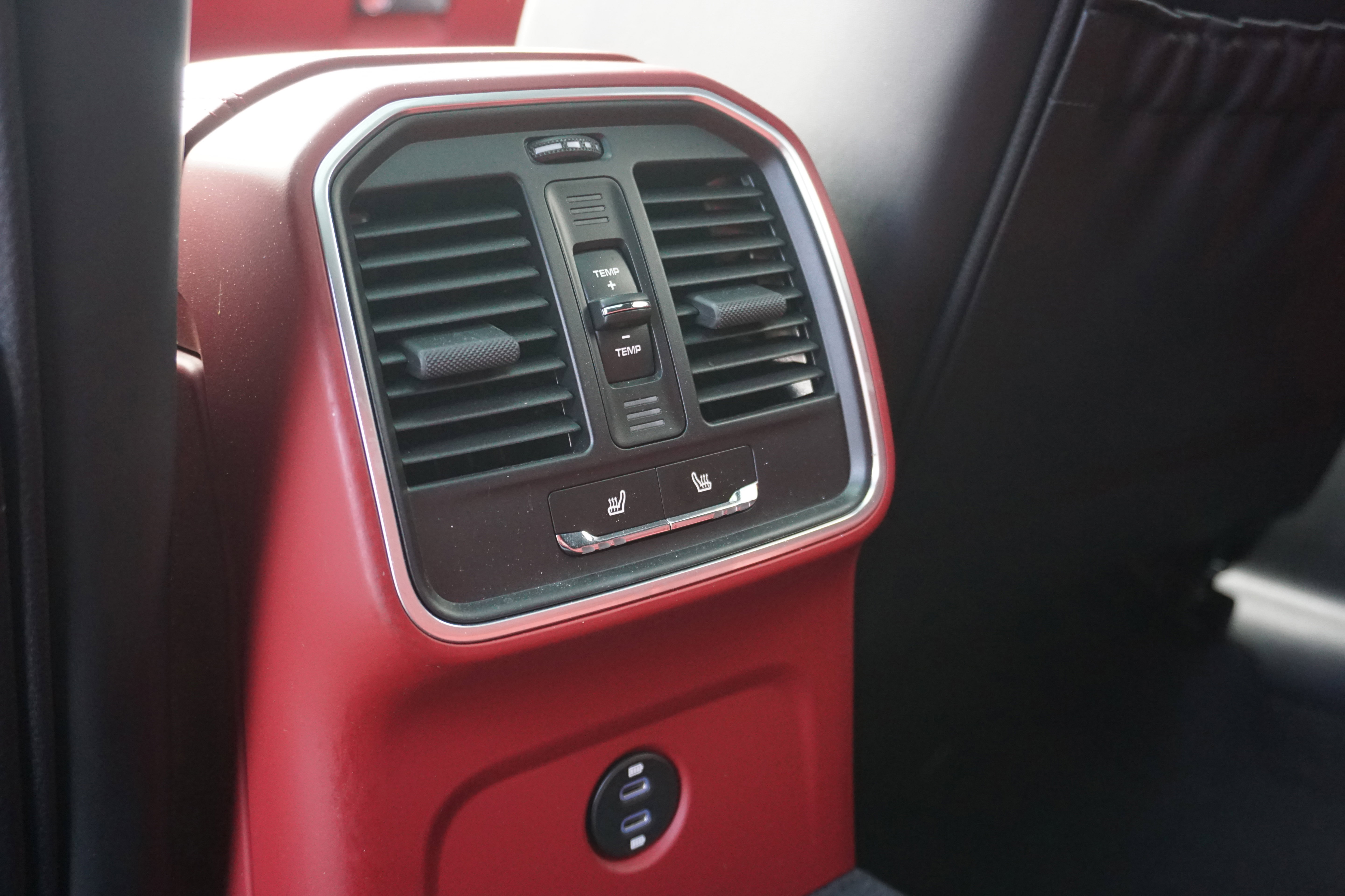 Certified 2023 Porsche Macan S AWD/4WD image 23