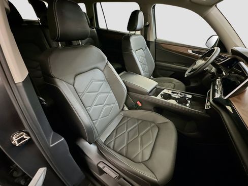 Used 2025 Volkswagen Atlas SE image 34