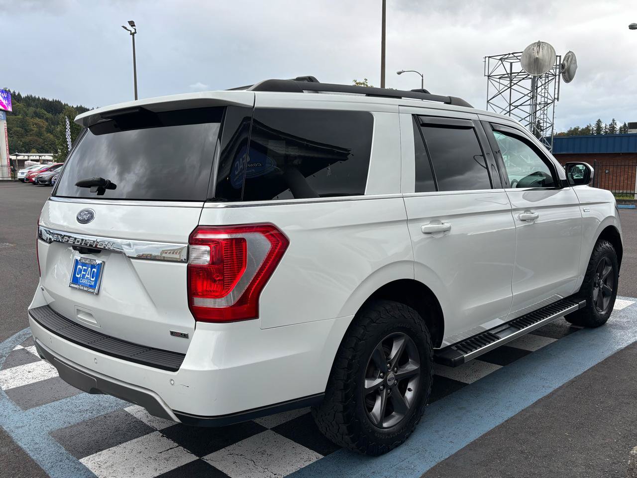 Used 2021 Ford Expedition XLT w/ FX4 Off-Road Package AWD/4WD image 5