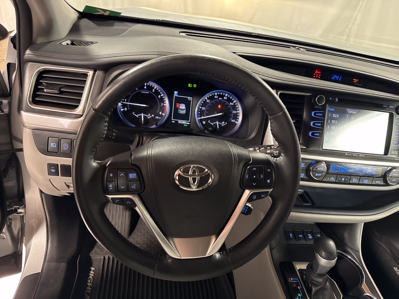Used 2017 Toyota Highlander XLE AWD/4WD image 15